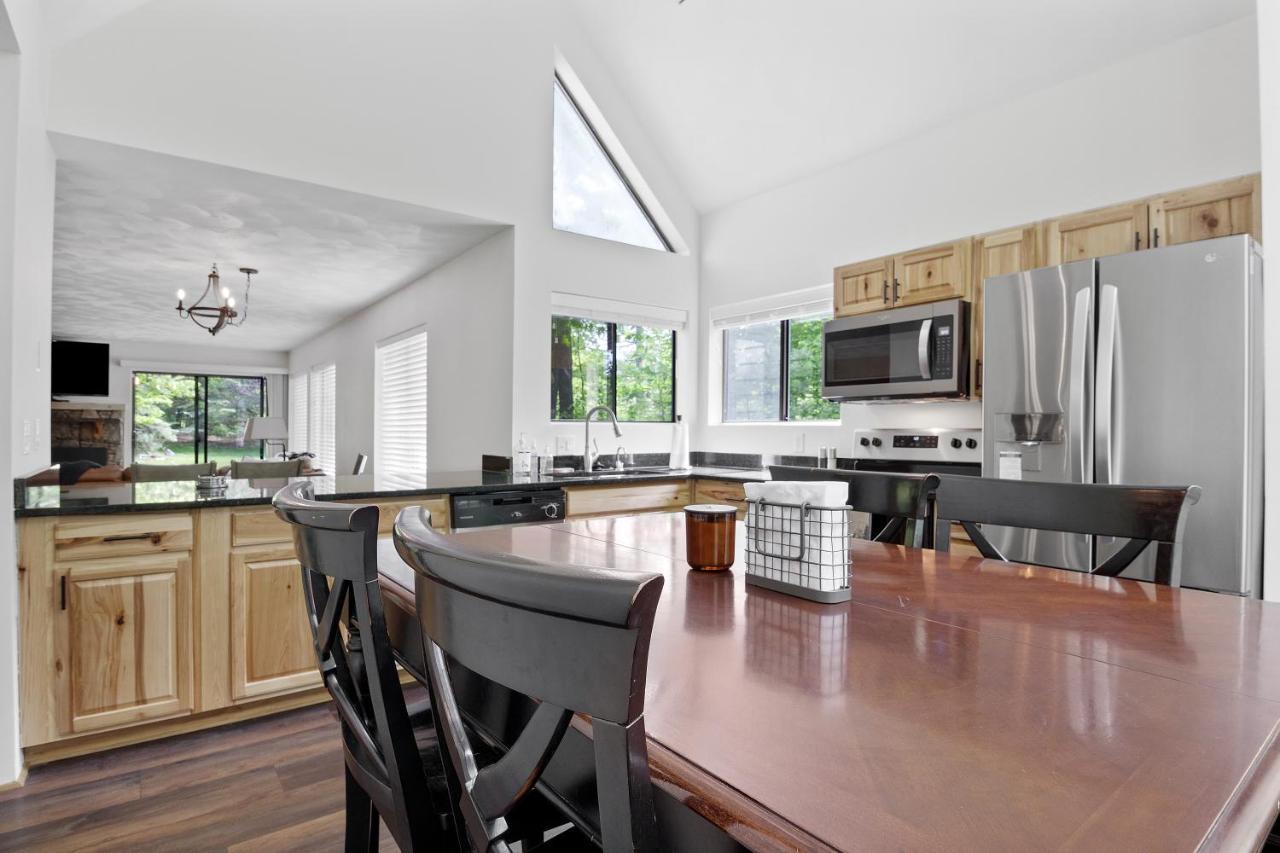Charming Getaway L Recently Renovated L Hidden Valley L 4Br+3Bath L Hot Tub Somerset Exterior photo